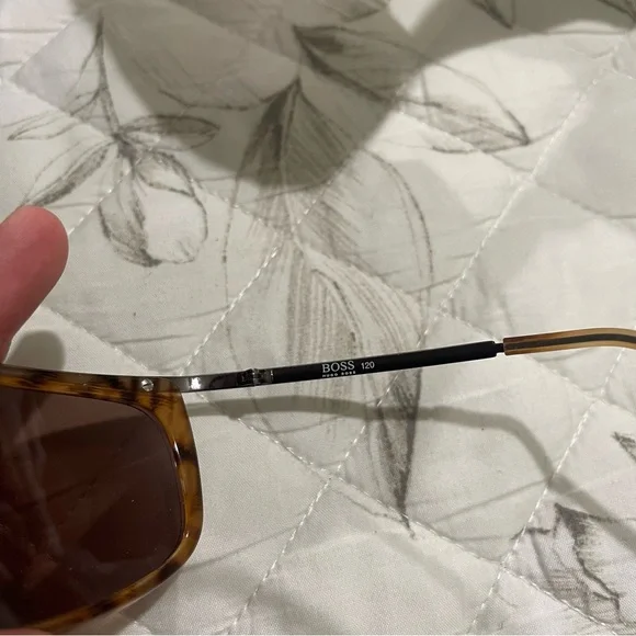 Hugo Boss Brown Wrap-Around Sunglasses with Shield Design - Picture 3 of 3